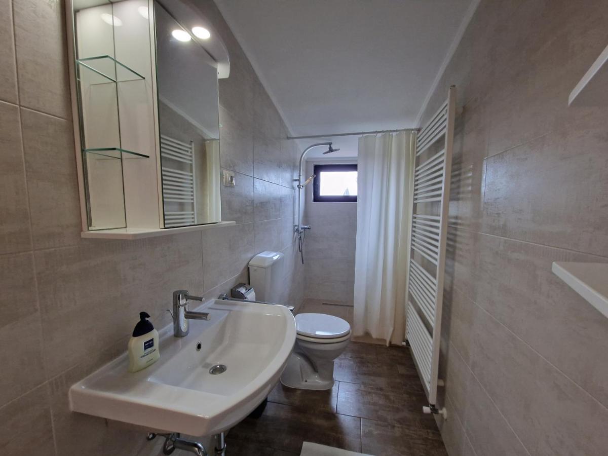 Keser Apartments โรวีน ภายนอก รูปภาพ