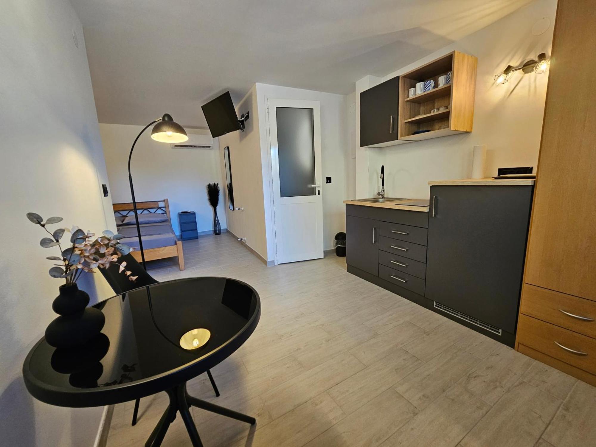 Keser Apartments โรวีน ภายนอก รูปภาพ