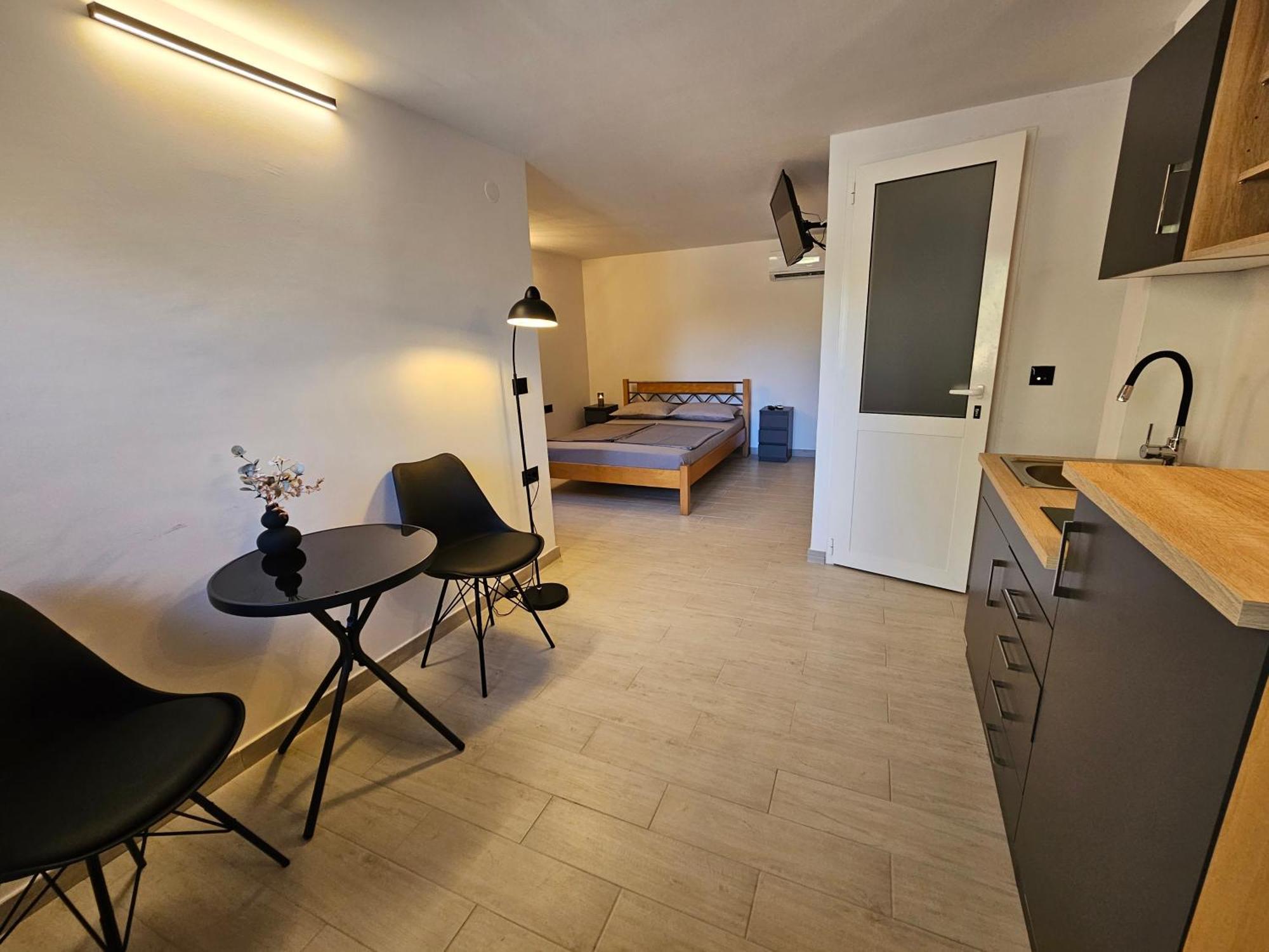 Keser Apartments โรวีน ภายนอก รูปภาพ