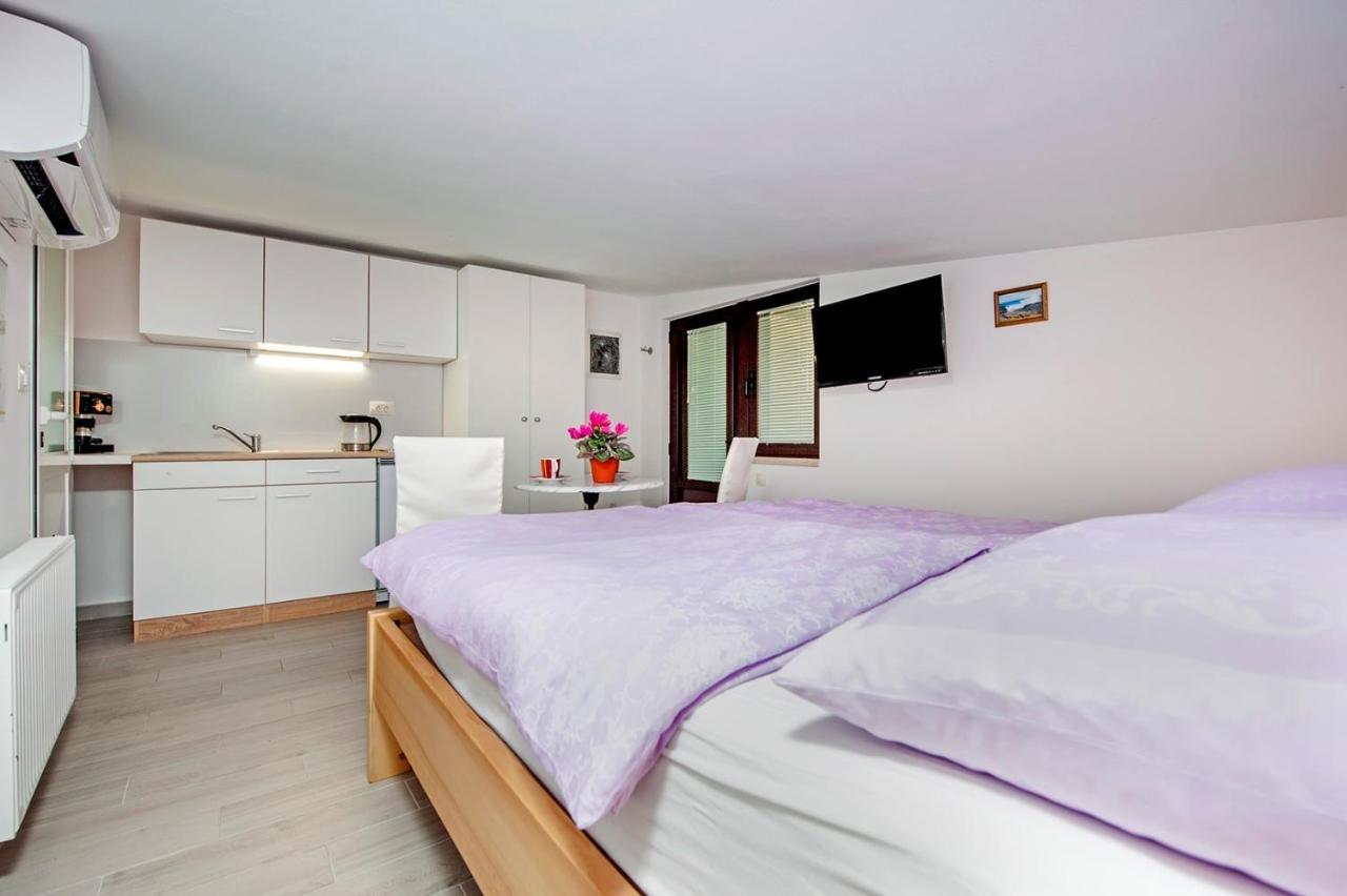 Keser Apartments โรวีน ภายนอก รูปภาพ