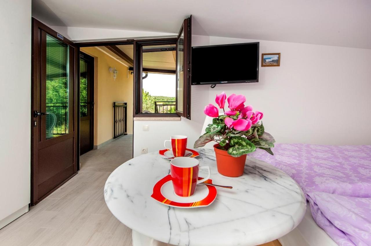 Keser Apartments โรวีน ภายนอก รูปภาพ